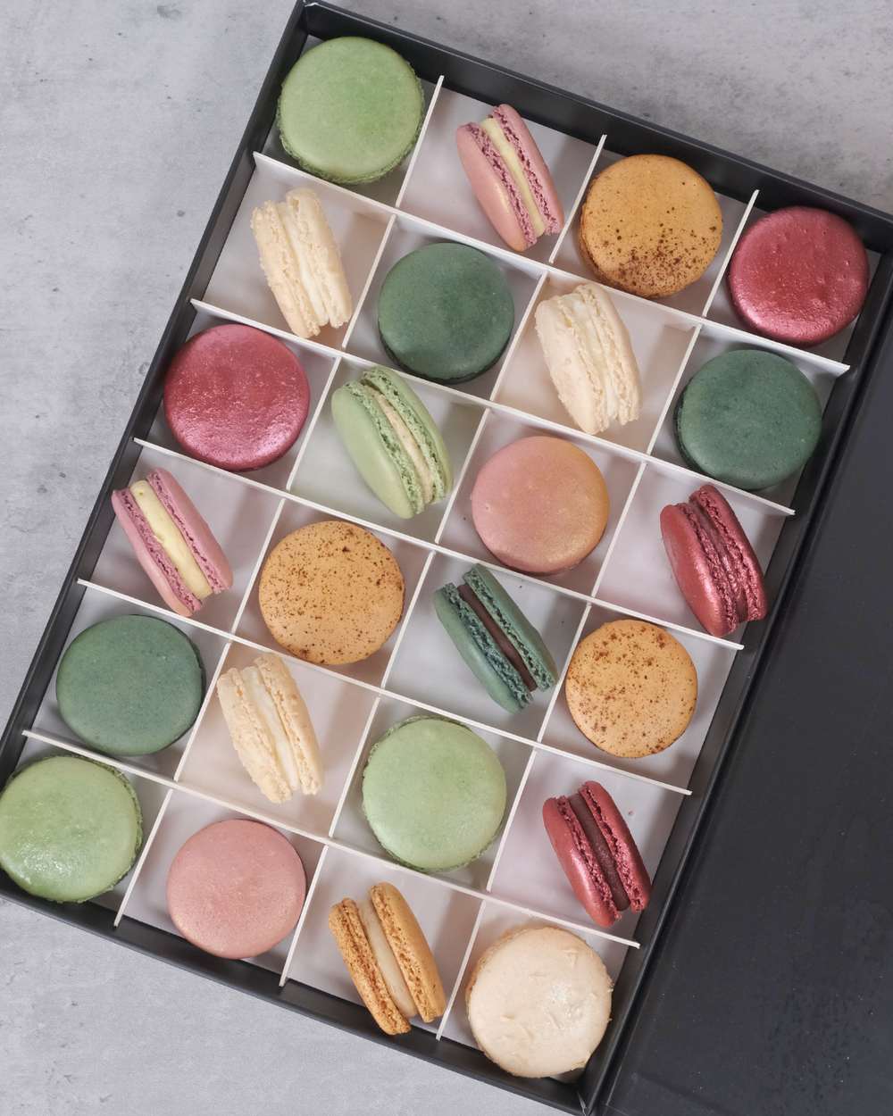24 MACARONS