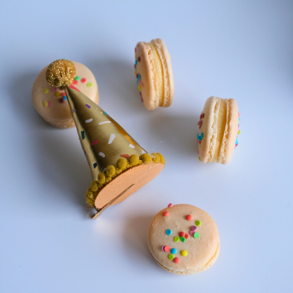 BIRTHDAY CAKE MACARON TRAY