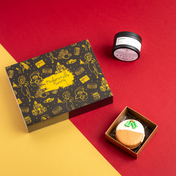 A Christmas Moment - Macaron & Candle Gift Set