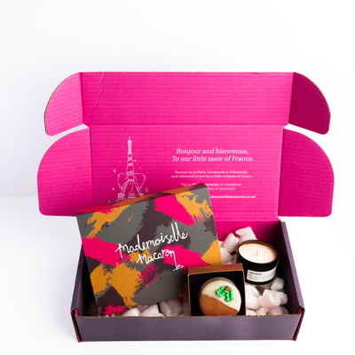 A Christmas Moment - Macaron & Candle Gift Set
