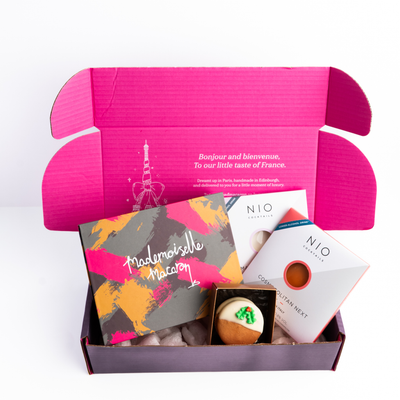 A Luxury Christmas Moment – Macarons & Cocktail Hamper